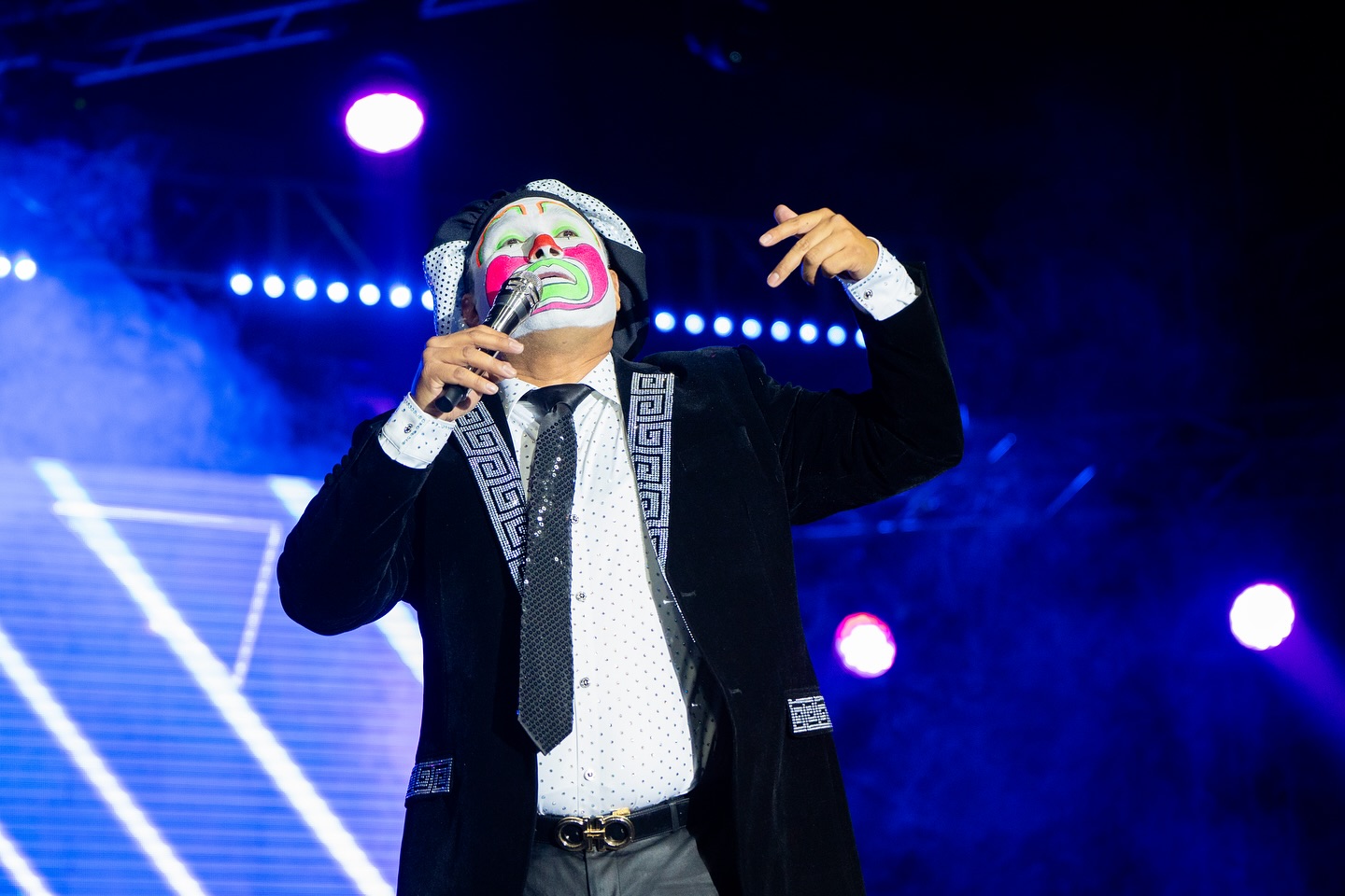 Brincos Dieras in concert